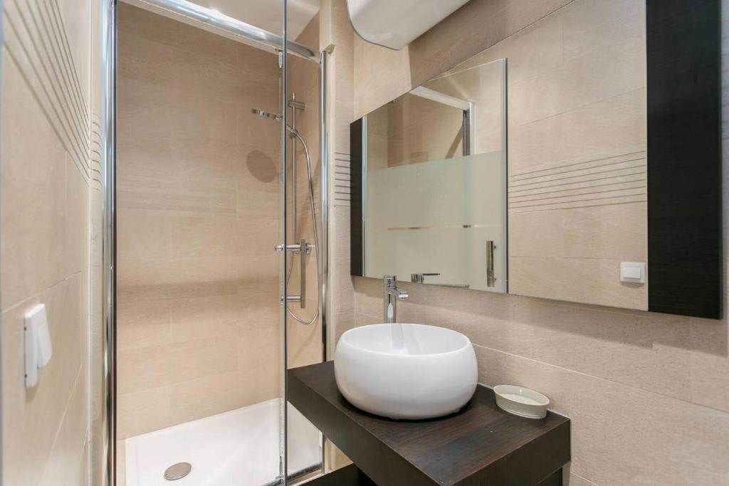 Modernized Studio - Meters From The Invalides Gardens Apartment Paris Exterior photo