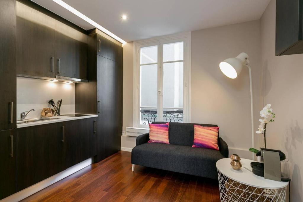 Modernized Studio - Meters From The Invalides Gardens Apartment Paris Exterior photo